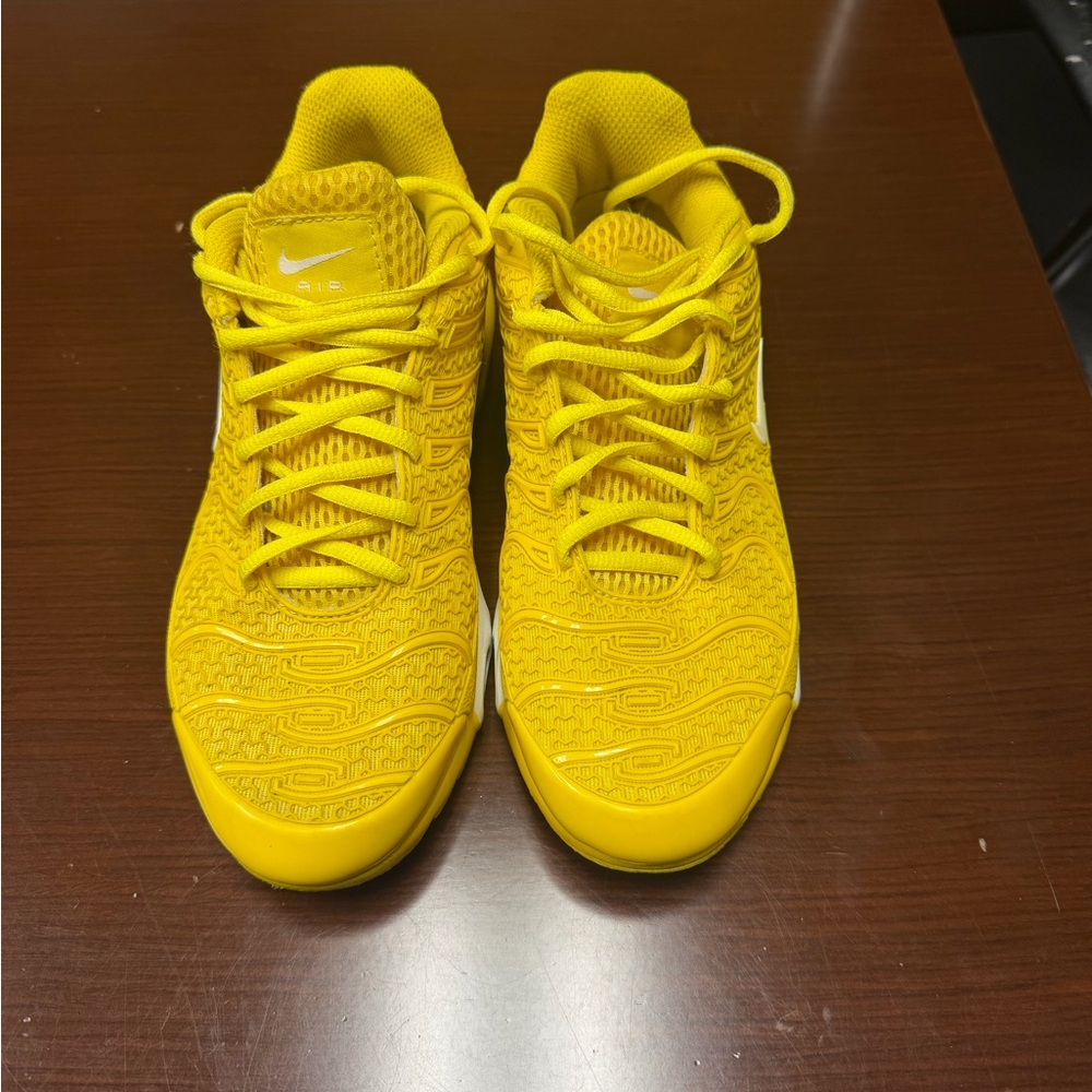 Nike Bright Yellow Sports Shoes - Picture 5 of 7